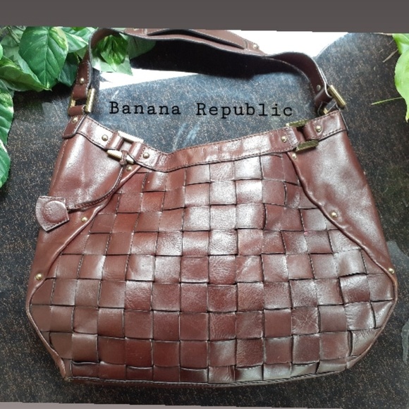 Banana Republic Handbags - Vintage Leather Banana Republic purse..